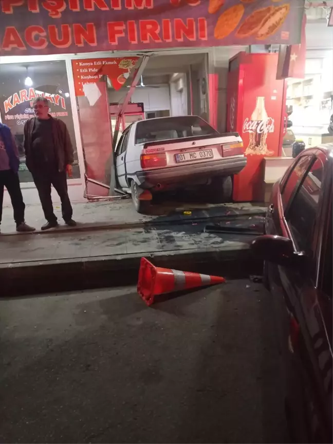 Mersin'de Araç Fırına Girdi, Yaralı Yok