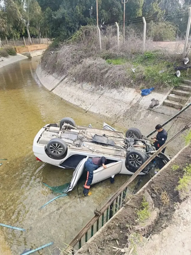 Mersin'de Otomobil Sulama Kanalına Devrildi: 3 Yaralı