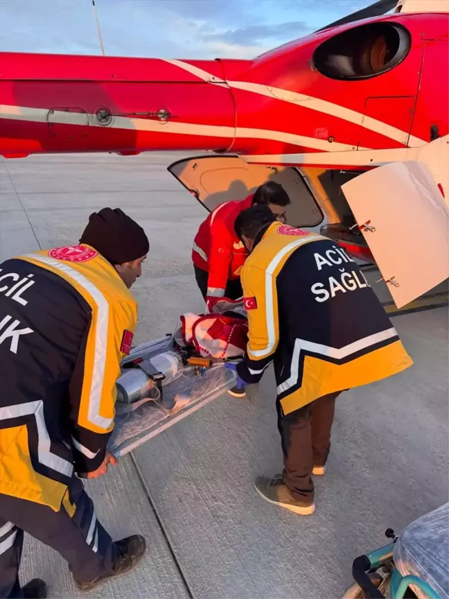 Van'da 5 Yaşındaki Çocuk Ambulans Helikopterle Hastaneye Sevk Edildi