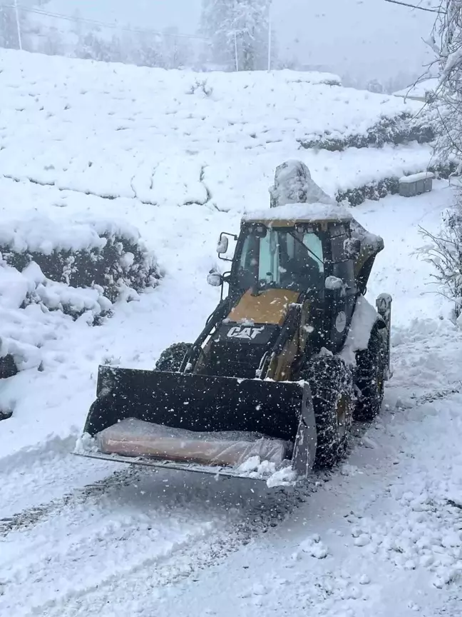 Rize'de Kar Yağışı Cenaze Taşımayı Zorlaştırdı