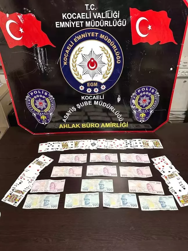 Darıca'da Kumar Oynayan 4 Kişiye Para Cezası