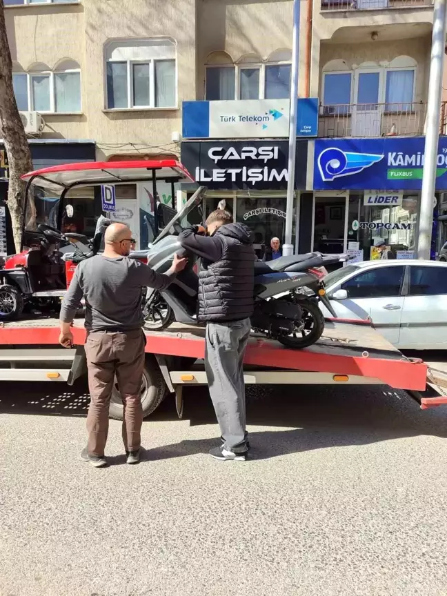 Zile'de Tescilsiz Motosiklet Denetimleri Sürüyor