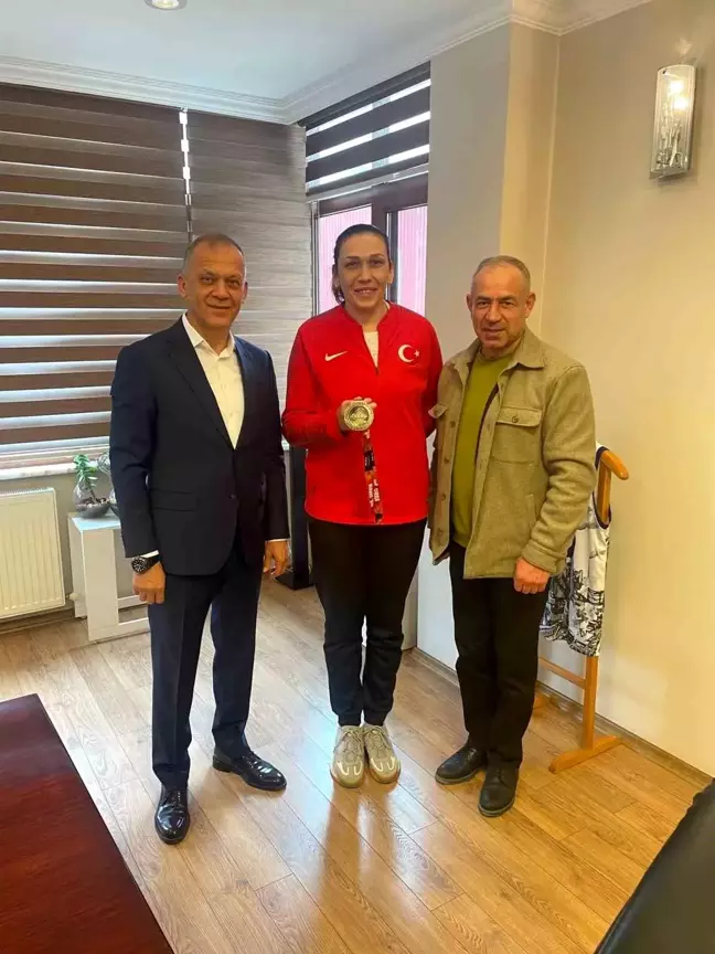 Elif Güneri'den Remzi Özçelik'e Teşekkür Ziyareti
