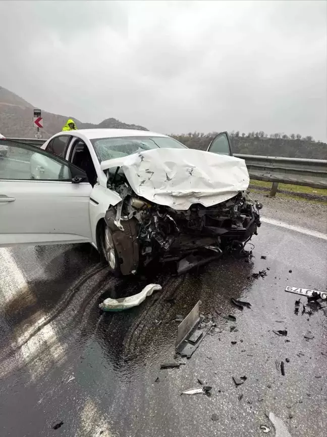 Bitlis'te Trafik Kazası: 1 Ölü, 1 Yaralı