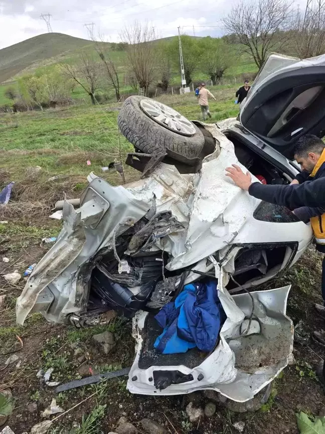 Elazığ'da Şarampole Devrilen Otomobilde 5 Yaralı