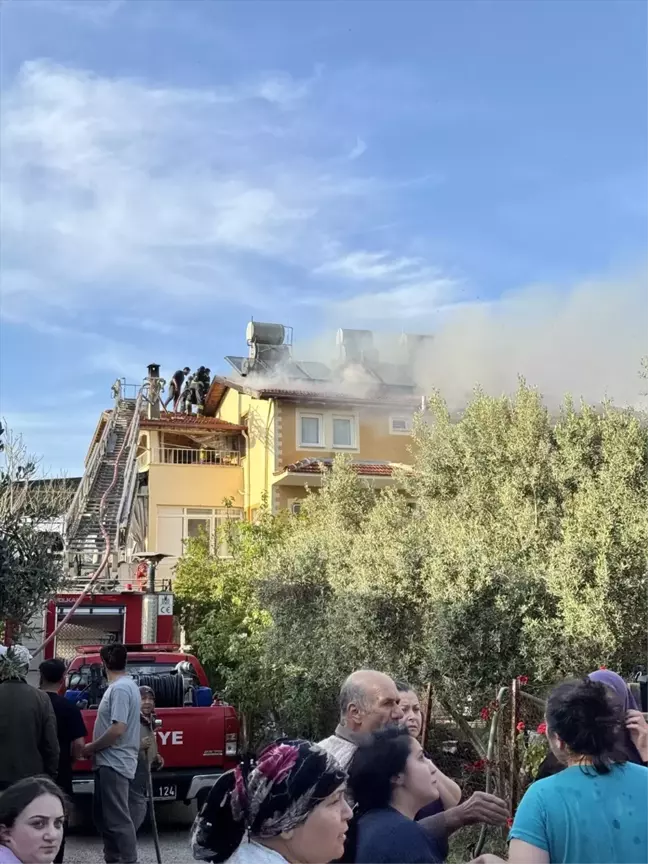 Fethiye'de İki Katlı Evde Çatı Yangını