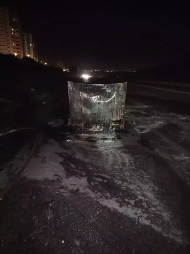 Mersin'de Seyir Halindeki Otomobil Alev Aldı