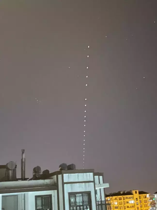 Adana'da SpaceX'in Uyduları Gökyüzünde İlgi Çekti