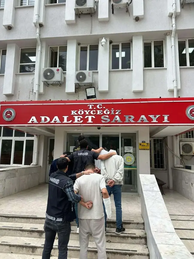 Muğla'da Uyuşturucu Operasyonu: 4 Gözaltı, 3 Kilo 551 Gram Esrar Ele Geçirildi