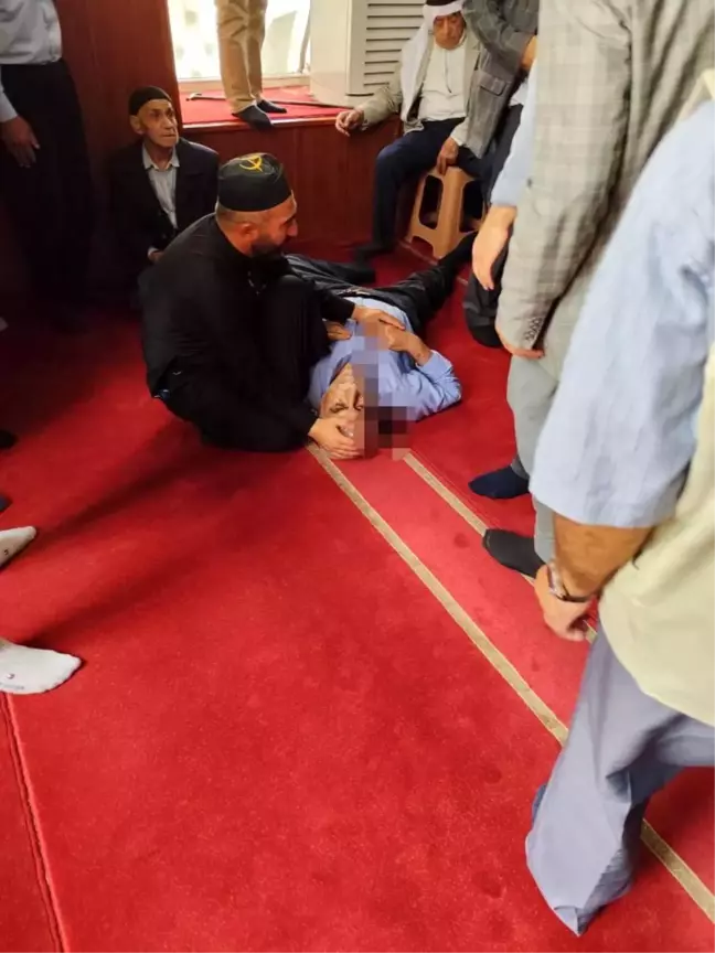 Kızıltepe'de Camide Bıçaklı Saldırı: Bir Kişi Ağır Yaralandı