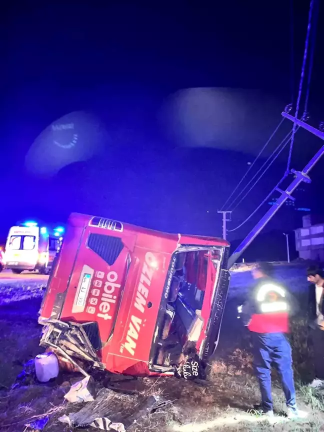 Van'da Yolcu Otobüsü Devrildi: 33 Yaralı
