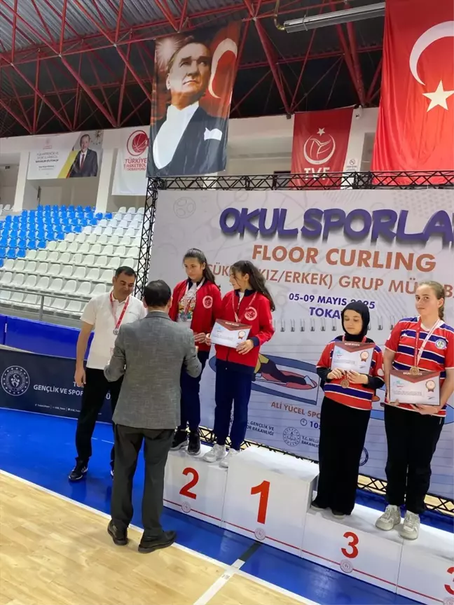 Tokat Başçiftlik Küçük Kız Curling Takımı Bölge İkincisi Oldu