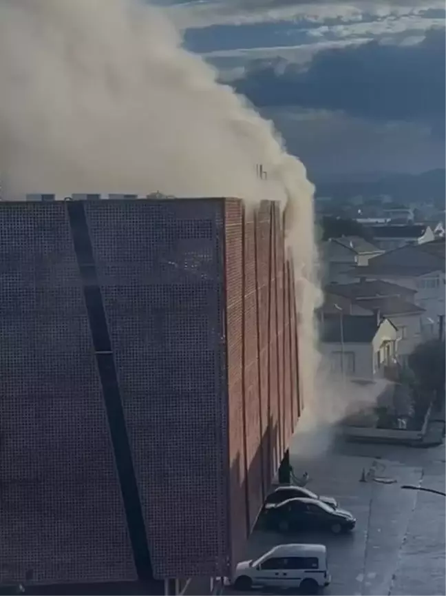Çanakkale'deki Alışveriş Merkezinde Yangın Çıktı