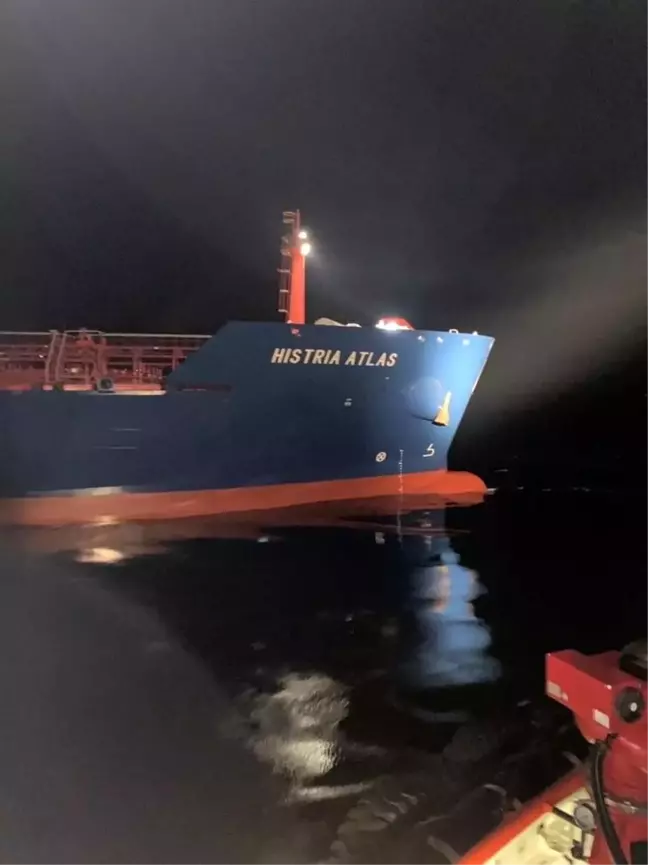 Çanakkale Boğazı'nda Makine Arızası Yapan Tanker Demirletildi