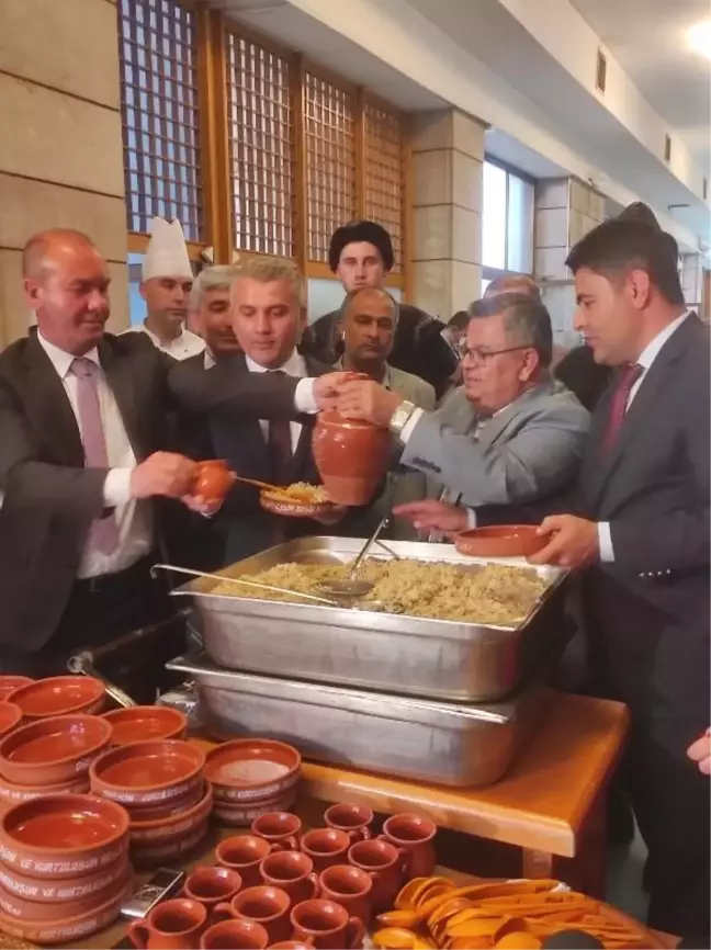 AK Parti'li Yağcı, Bilecik'in fetih yıl dönümü için pilav dağıttı