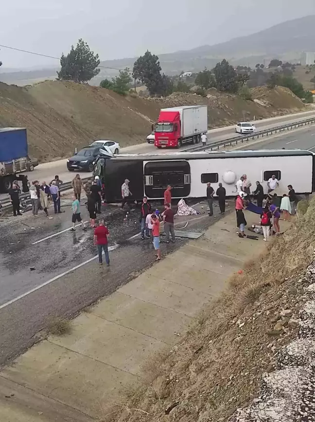 Antalya'da Yolcu Otobüsü Devrildi: 10 Yaralı