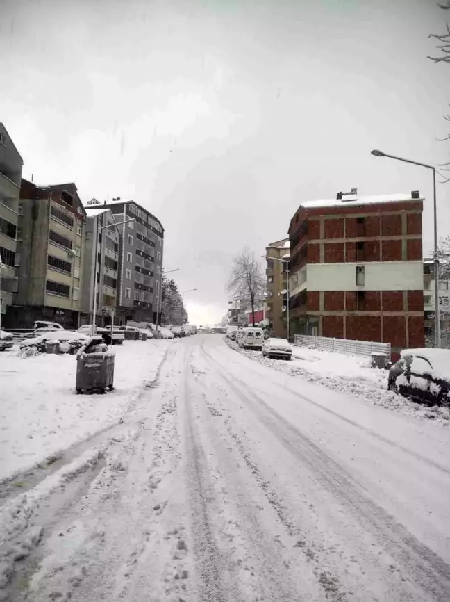 Sinop'un Türkeli İlçesinde Kar Yağışı Etkili Oldu, Okullar Tatil Edildi