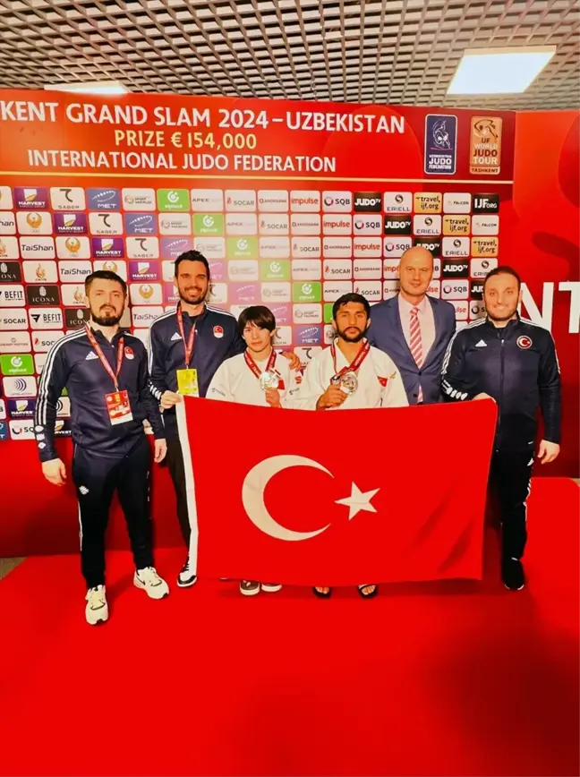 Milli judocular Tuğçe Beder ve Salih Yıldız, Özbekistan'da bronz madalya kazandı