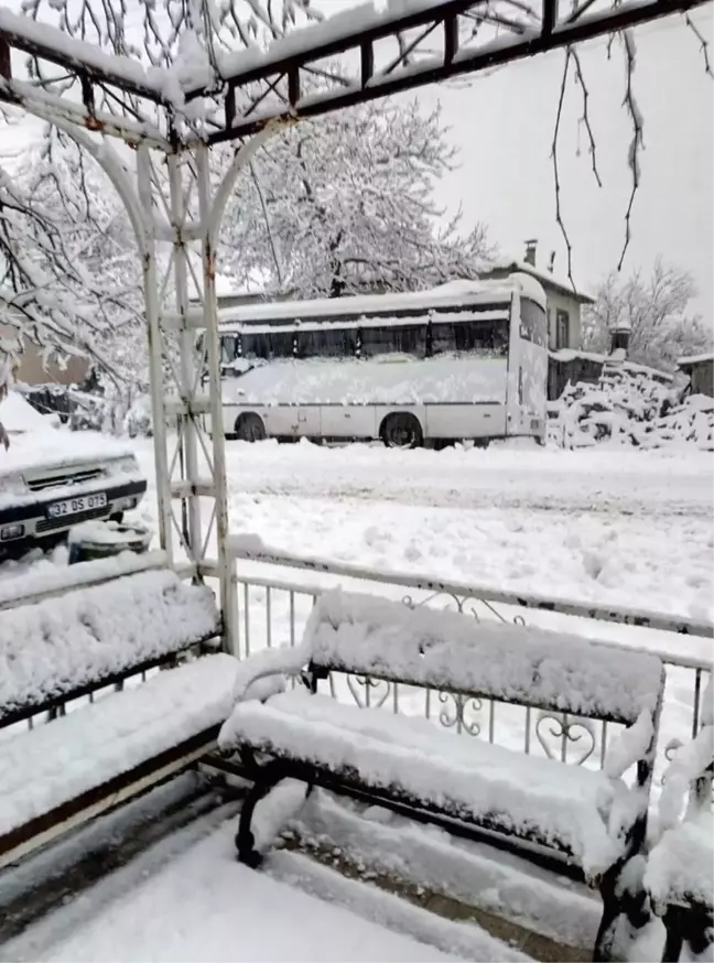 Isparta'daki 8 ilçede eğitime kar engeli
