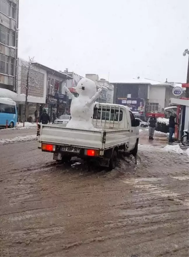 Keşan'da Kardan Adam Şehir Turu Viral Oldu