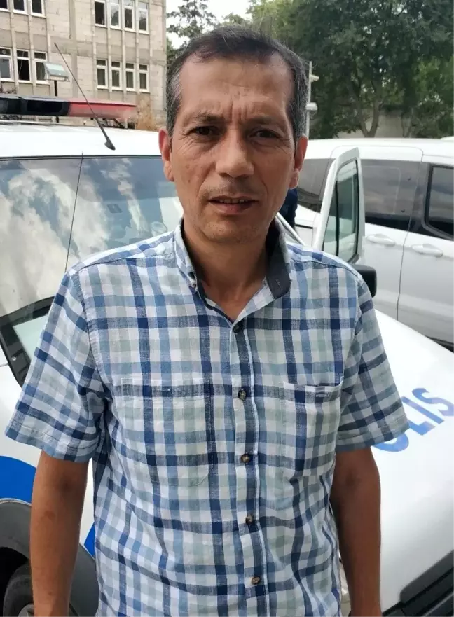Polis memuru, sanatçı Mustafa Yıldızdoğan'a benzerliği ile dikkat çekiyor