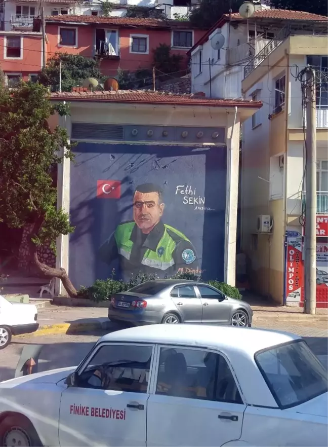 Finike'de Trafoya Kahraman Polis Sekin Resmedildi
