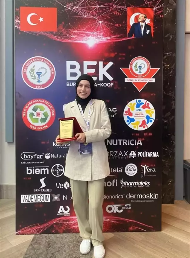 KTÜ Eczacılık Fakültesi Öğrencisi Ayşe Turgut Ödül Kazandı