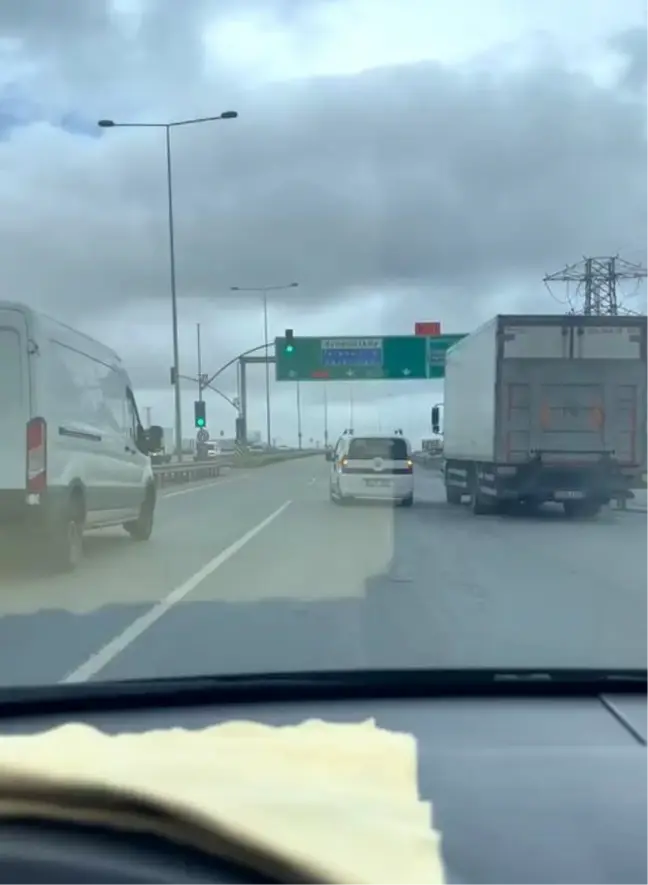 İstanbul'da Trafikte Yol Verme Tartışması Kaza ile Sonuçlandı