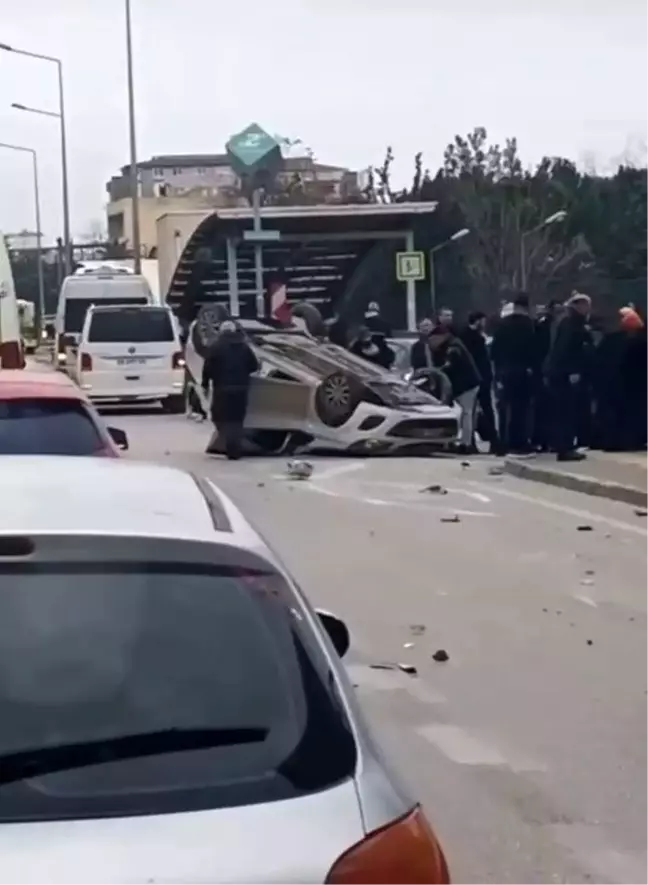 Bursa'da Takla Atan Otomobilin Sürücüsü Yaralanmadan Kurtuldu