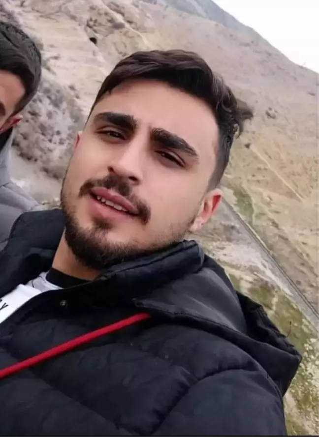 Elazığ'da yıkım sırasında balkon çöktü, bir işçi hayatını kaybetti