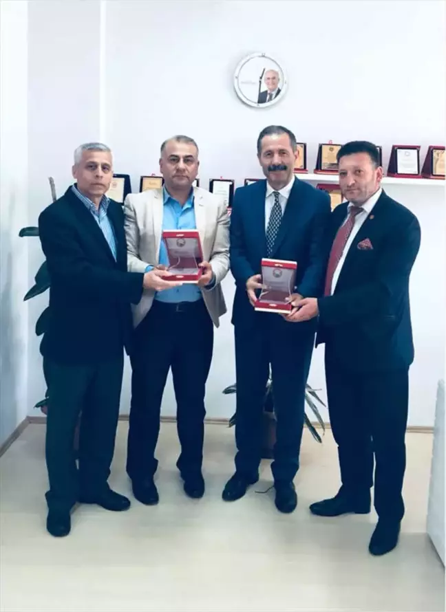 Saski'de Yeşilyurt ve Gayretli'ye Teşekkür Plaketi