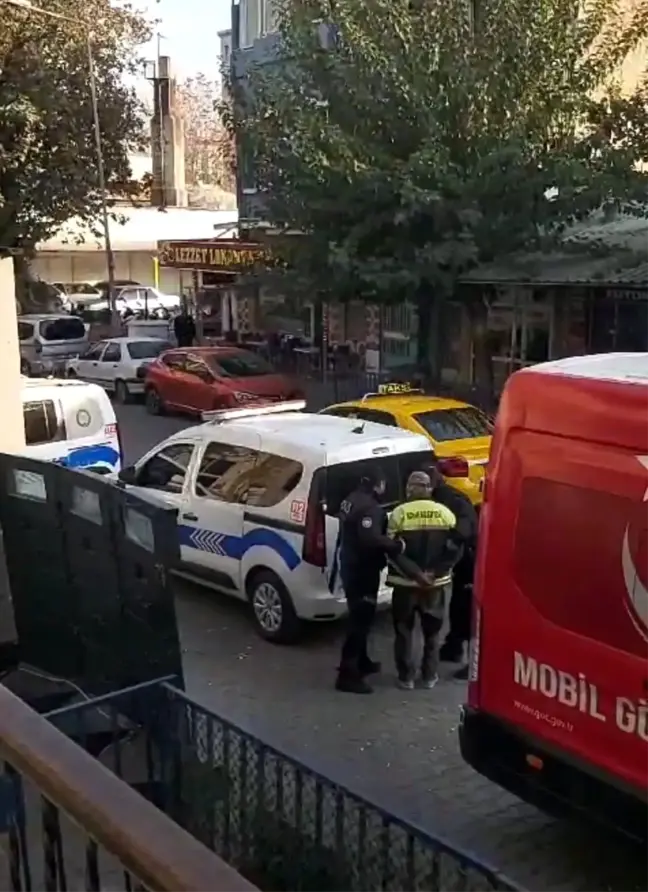 İzmir'de 62 Dolandırıcılık Suçundan Aranan Şahıs Yakalandı