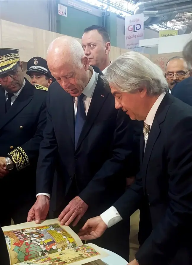 Tunus'ta 39. Uluslararası Kitap Fuarı Açıldı