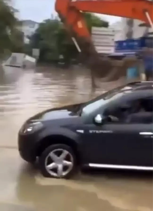 Ardahan genel haberi: Üsküdar ve Beykoz'da şiddetli yağış yolları göle çevirdi, araçlar yolda mahsur kaldı