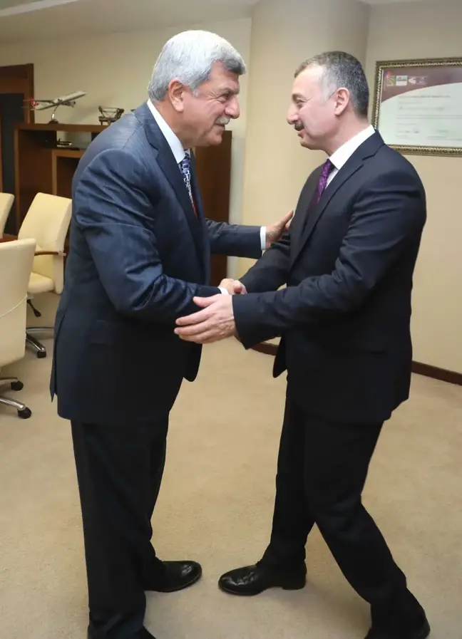 Başkan Karaosmanoğlu, Büyükakın'ı Makamında Ağırladı