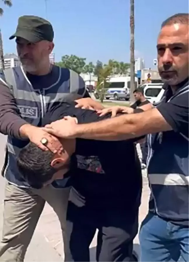 İzmir'de 18 Suçtan Aranan Firari Hükümlü Yakalandı