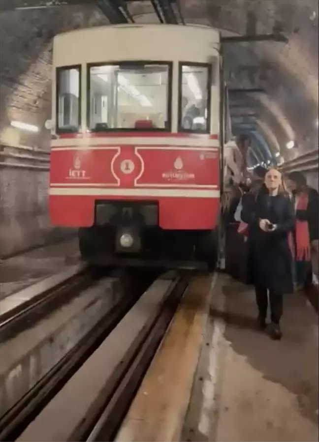 Karaköy-Beyoğlu Tünel Hattı'nda Teknik Arıza: Yolcular Durağa Yürüdü