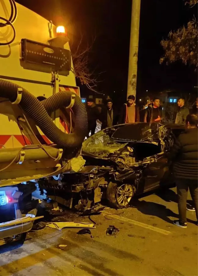 Mardin'de Trafik Kazası: 2 Kişi Ağır Yaralandı