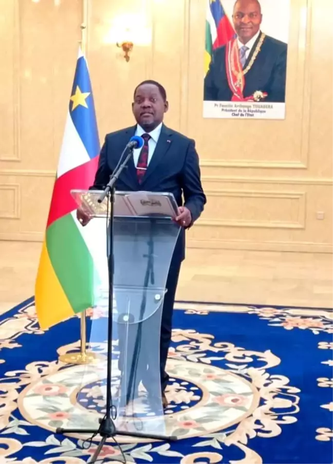 Orta Afrika Cumhuriyeti Başbakanı Ngrebada, Devlet Başkanı Touadera'ye istifasını sundu