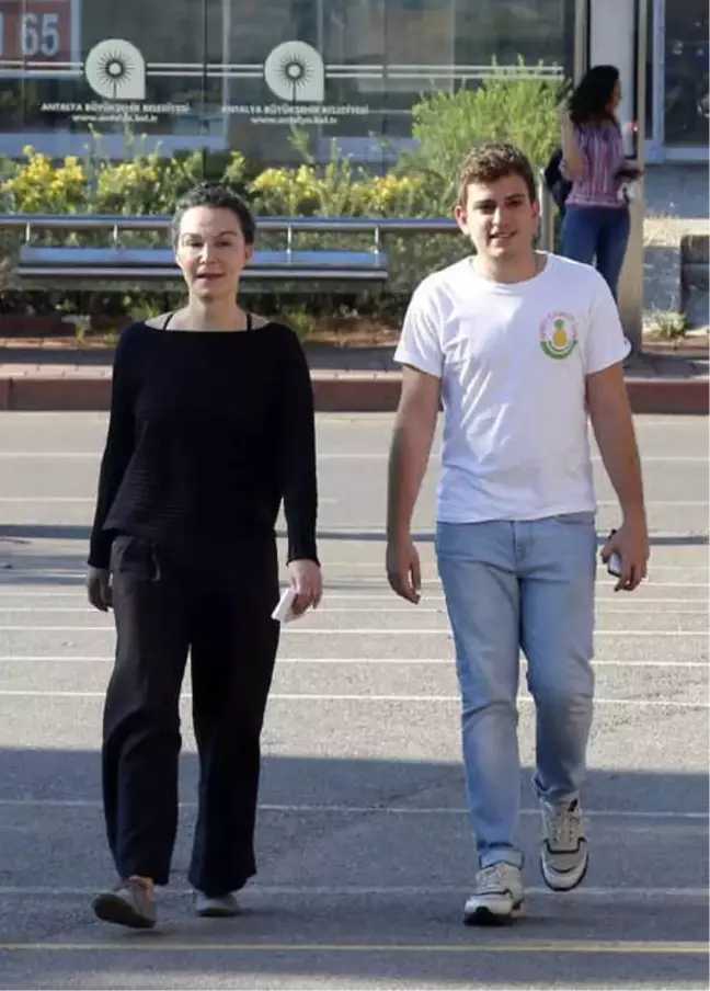 Baykal'ın Kızı Aslı Baykal Oyunu İlk Kullananlardan