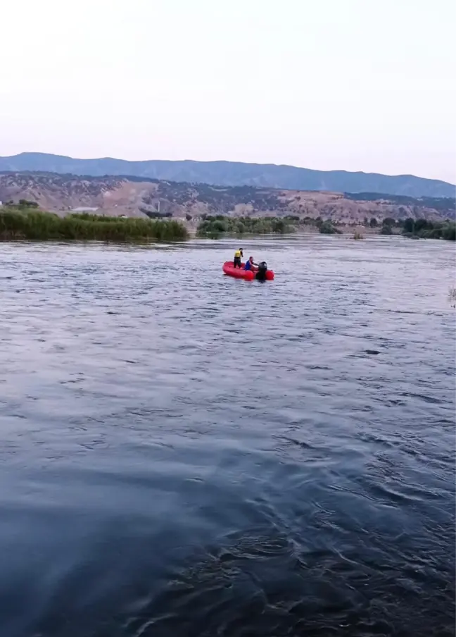 Murat Nehri'nde mahsur kalan 3 kişi kurtarıldı