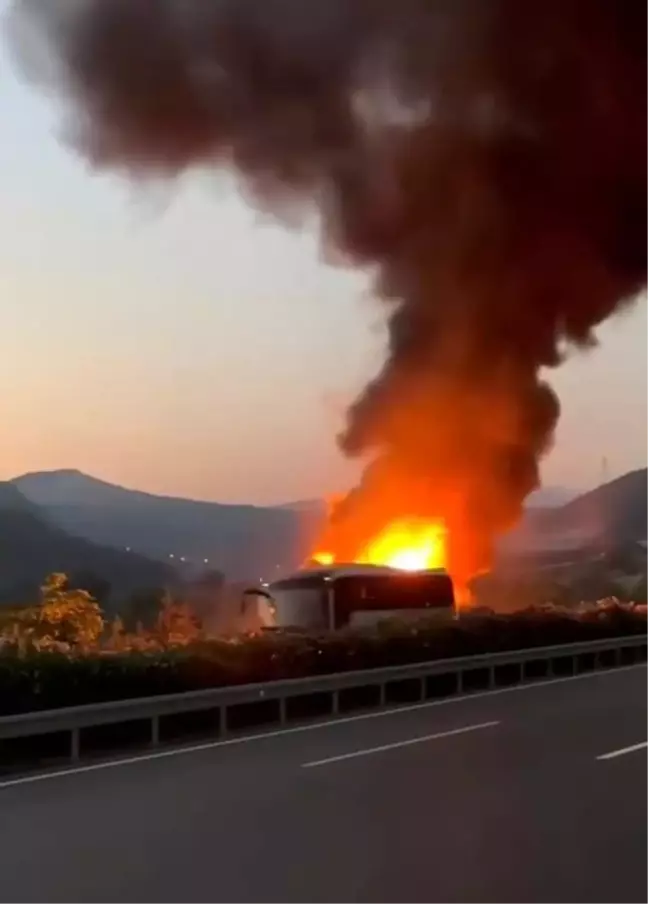 Bursa'da Yolcu Otobüsü Alev Alev Yanarak Küle Döndü