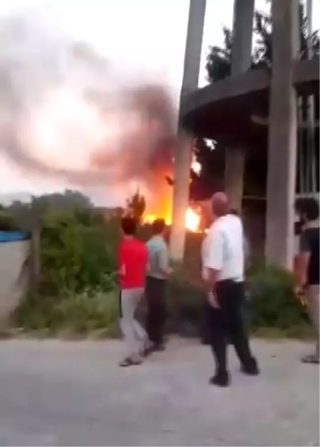 Hatay'da korkutan ev yangını