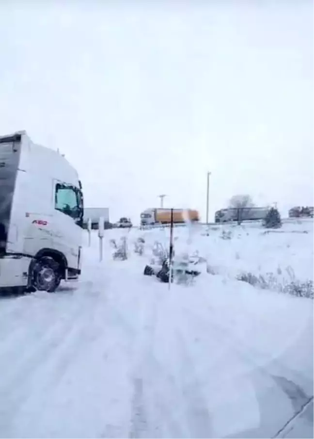 Ulgar Dağı'nda Kar Fırtınası, Tırlar Mahsur Kaldı