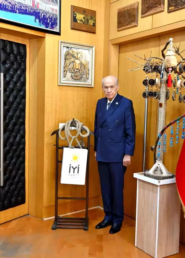 Devlet Bahçeli, İYİ Parti'den Gelen İpi Makam Odasına Astı