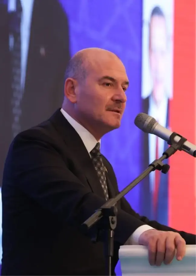 Son dakika haber... Bakan Soylu Birileri gibi Angelina Jolie fotoğrafı üzerinden sadece 'mış gibi yapıyor' olmadık