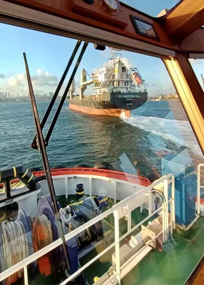 Haydarpaşa Mendireği açıklarında makine arızası yaşayan genel kargo gemisi Ahırkapı Demir Sahası'na demirletildi