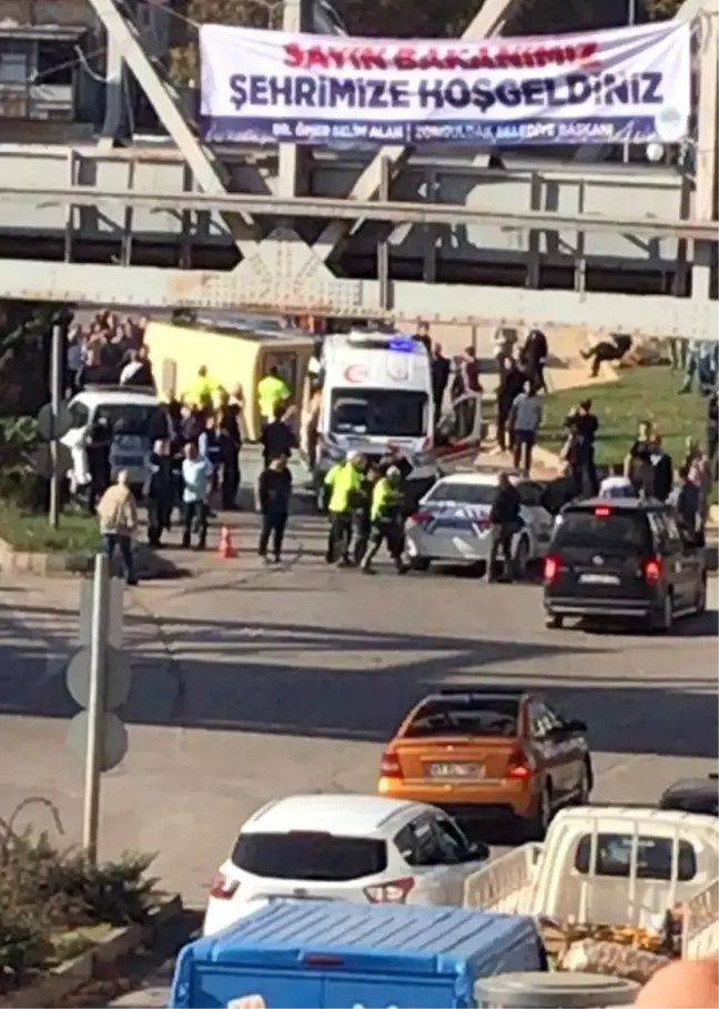 Takla atan yolcu minibüsü devrildi: 1'i çocuk 10 yaralı