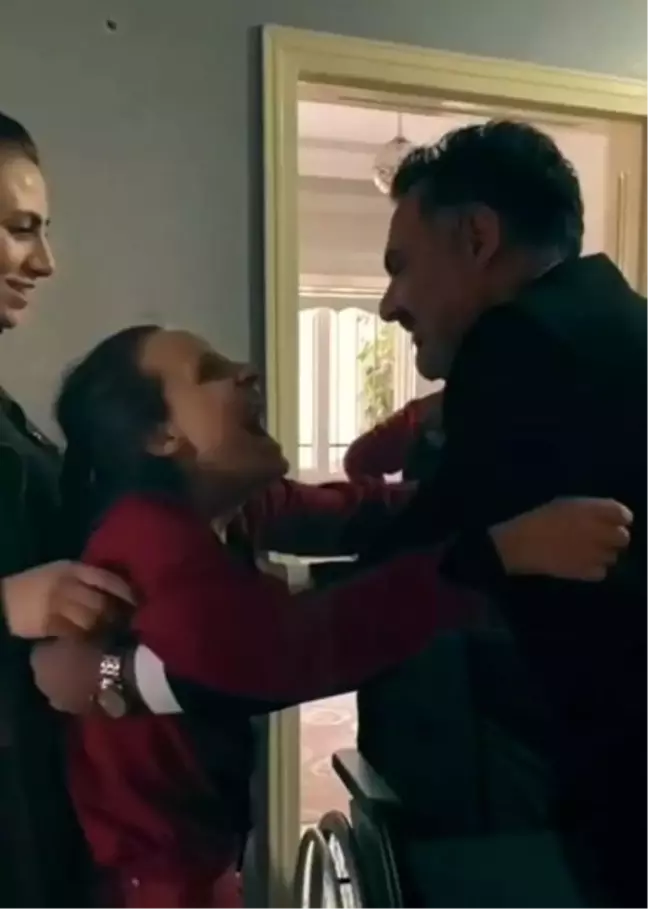 Hatay Büyükşehir Belediyesi şehit yakınına tekerlekli sandalye hediye etti