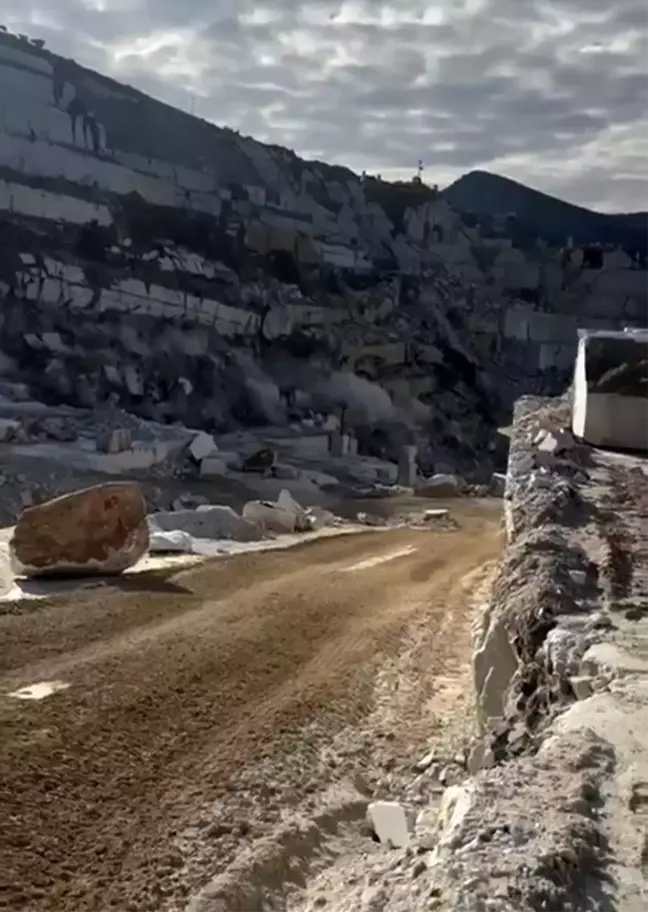 Marmara Adası'nda Bir Kez Daha Toprak Kayması Meydana Geldi